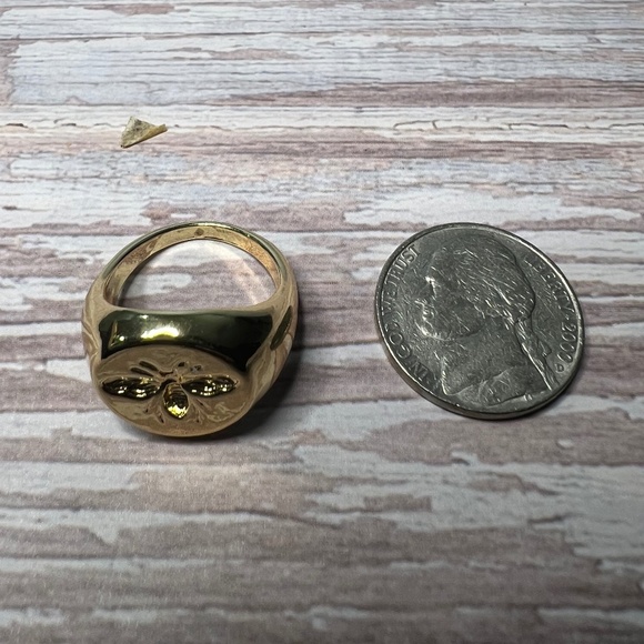Honey Bee Signet Ring - Picture 7 of 7